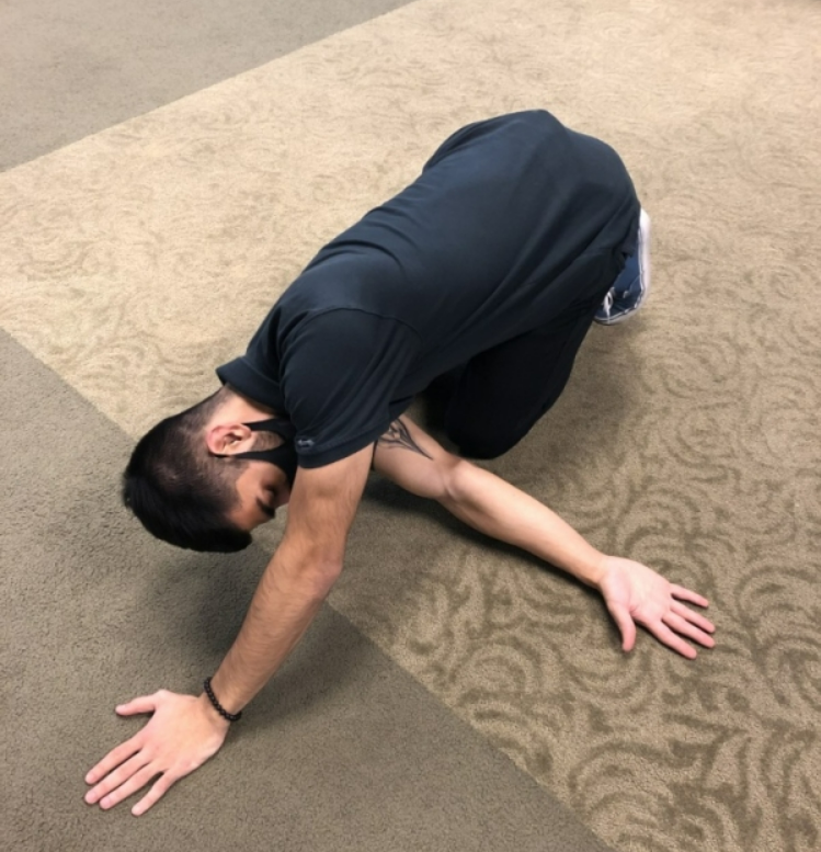 Traveling This Weekend? Here are 3 of My Favorite Stretches After Traveling
